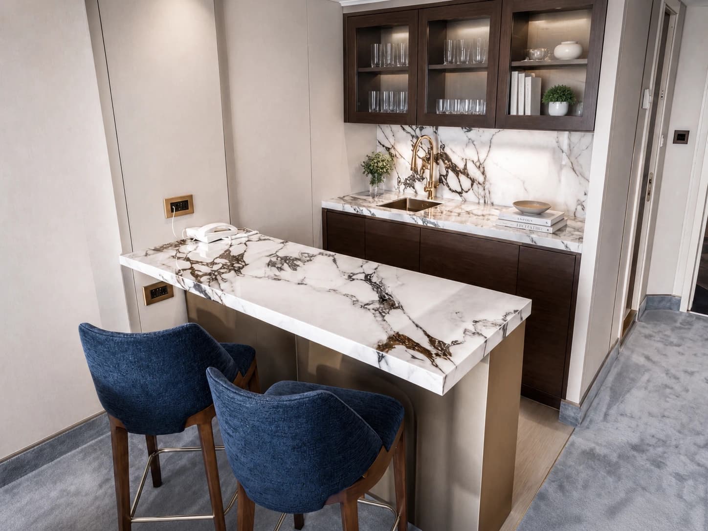 Aura Suite - View 2