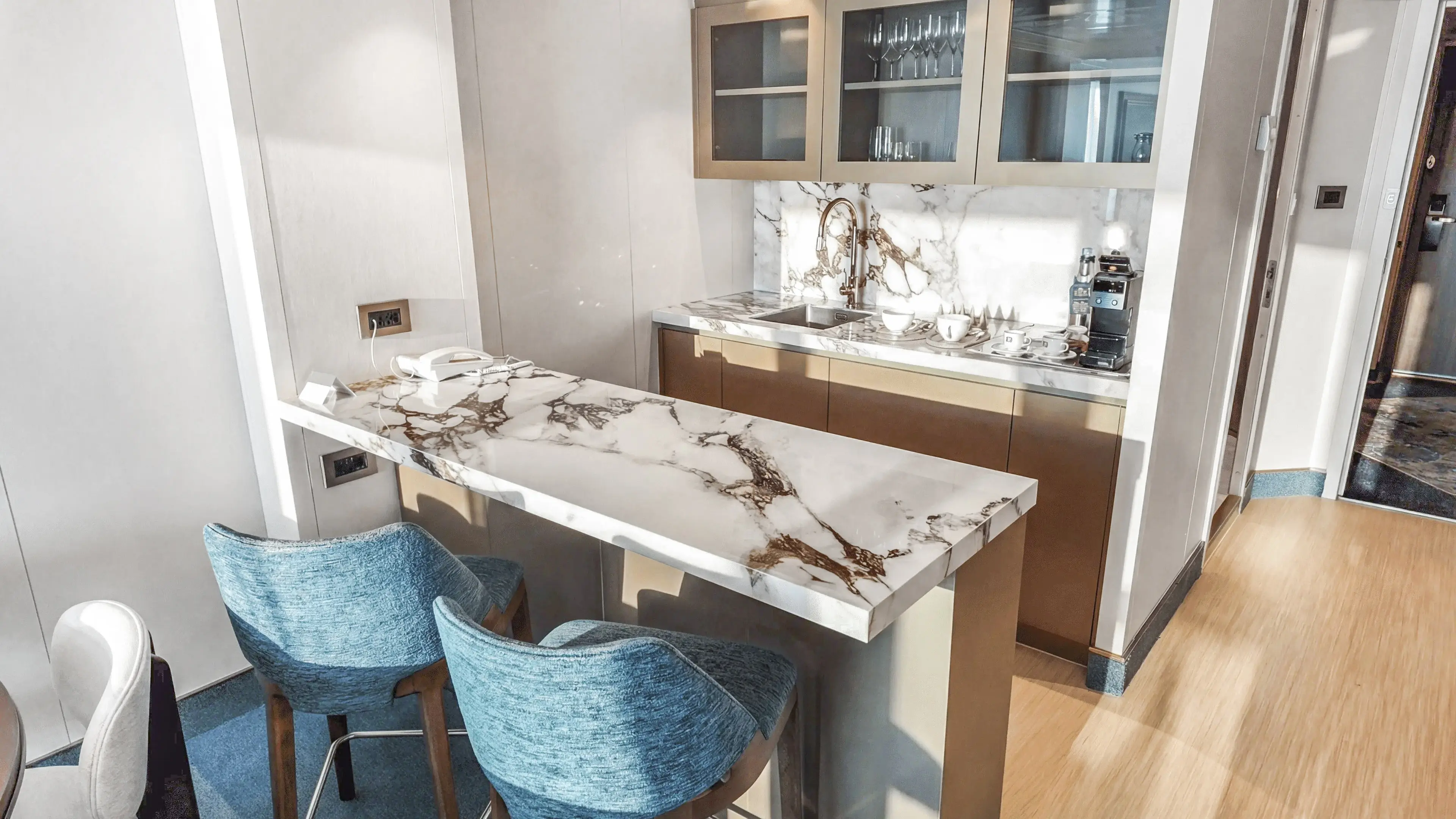 Aura Suite - View 2